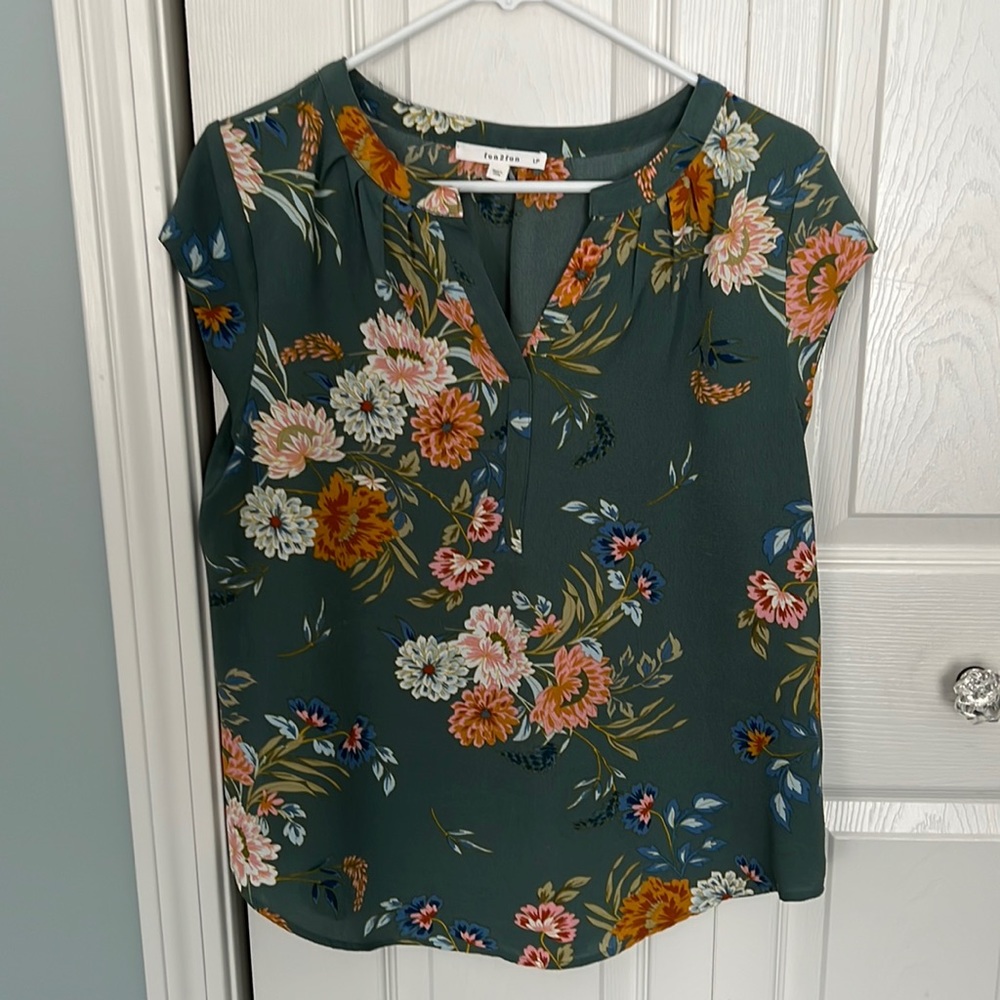Floral print blouse